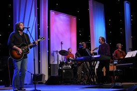 James Otto performs on the Crook and Chase show on RFD-TV.
Copyright Jim Owens Entertainment.
Photo by Karen Will Rogers.