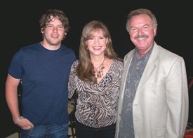 Newcomer Randy Montana may sing that "there ain't much left of lovin' you"... but he did enjoy meeting Lorianne & Charlie.