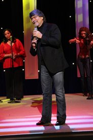 Randy Owen on CROOK & CHASE ON RFD-TV 
@Jim Owens Entertainment, Inc.
Photo by: Karen Will Rogers