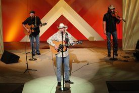 Tracy Lawrence performs on the Crook and Chase show on RFD-TV.
Copyright Jim Owens Entertainment.
Photo by Karen Will Rogers.