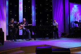 Phil Vassar performs on the Crook and Chase show on RFD-TV.
Copyright Jim Owens Entertainment.
Photo by Karen Will Rogers.